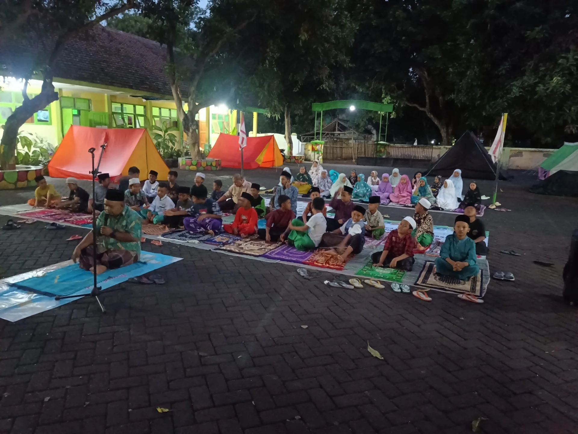 Sholat Berjamaah saat Persami