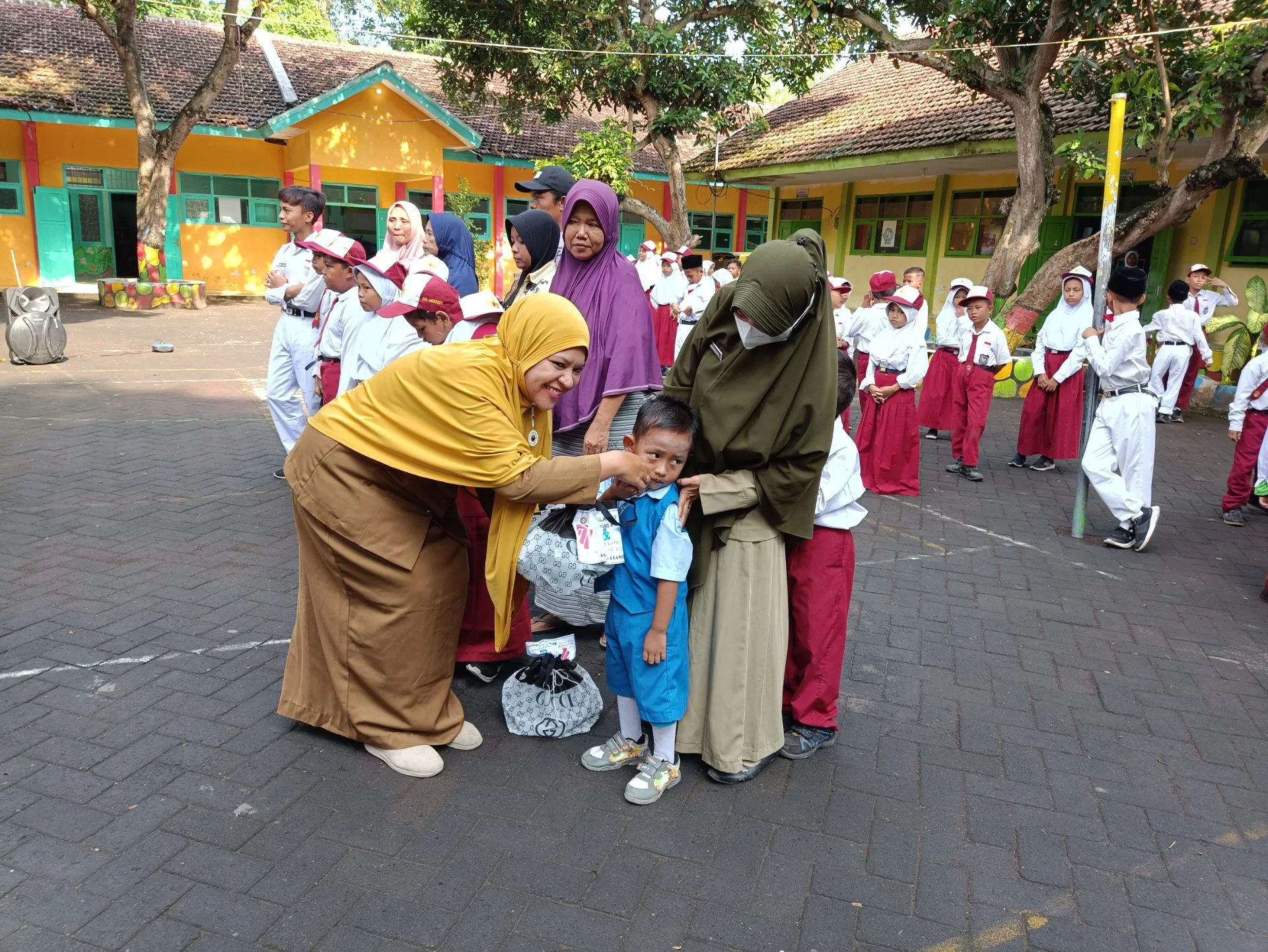 Penyaluran Bantuan  untuk Siswa Yatim Piatu